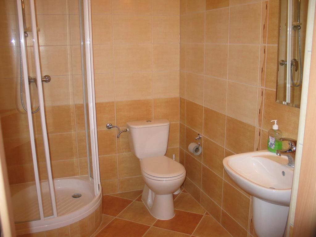 Hotel Pod Platanami Trzebnica Εξωτερικό φωτογραφία