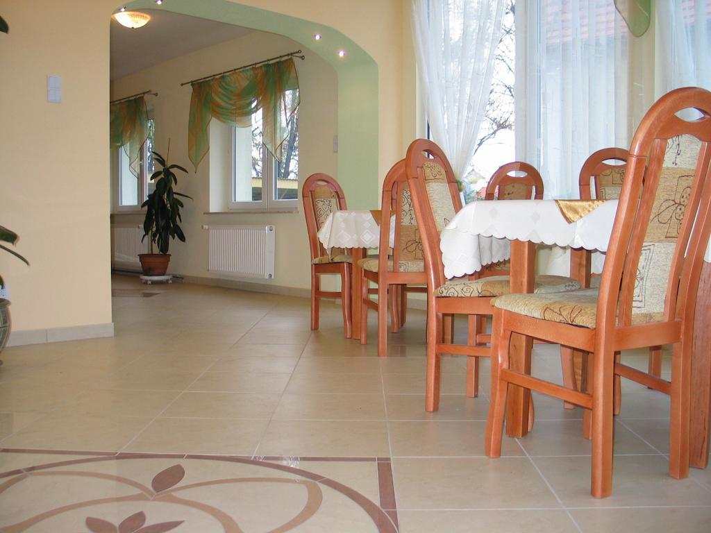 Hotel Pod Platanami Trzebnica Εξωτερικό φωτογραφία