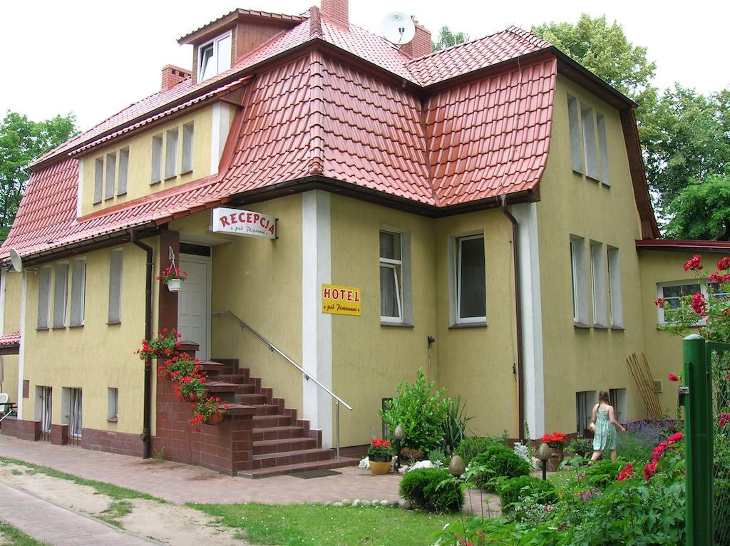 Hotel Pod Platanami Trzebnica Εξωτερικό φωτογραφία