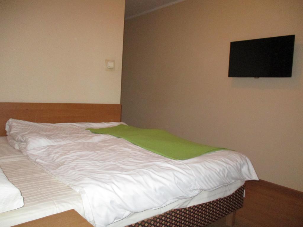Hotel Pod Platanami Trzebnica Εξωτερικό φωτογραφία