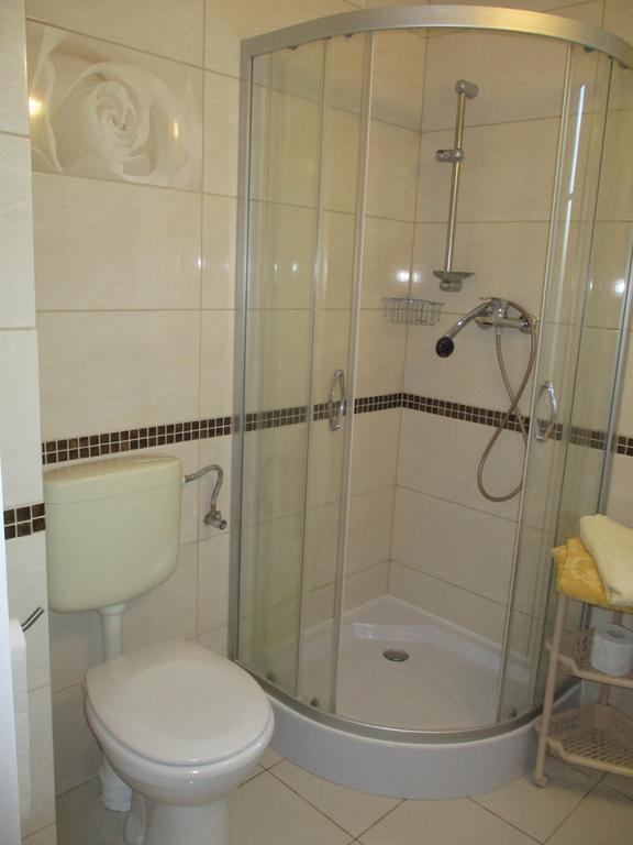 Hotel Pod Platanami Trzebnica Εξωτερικό φωτογραφία
