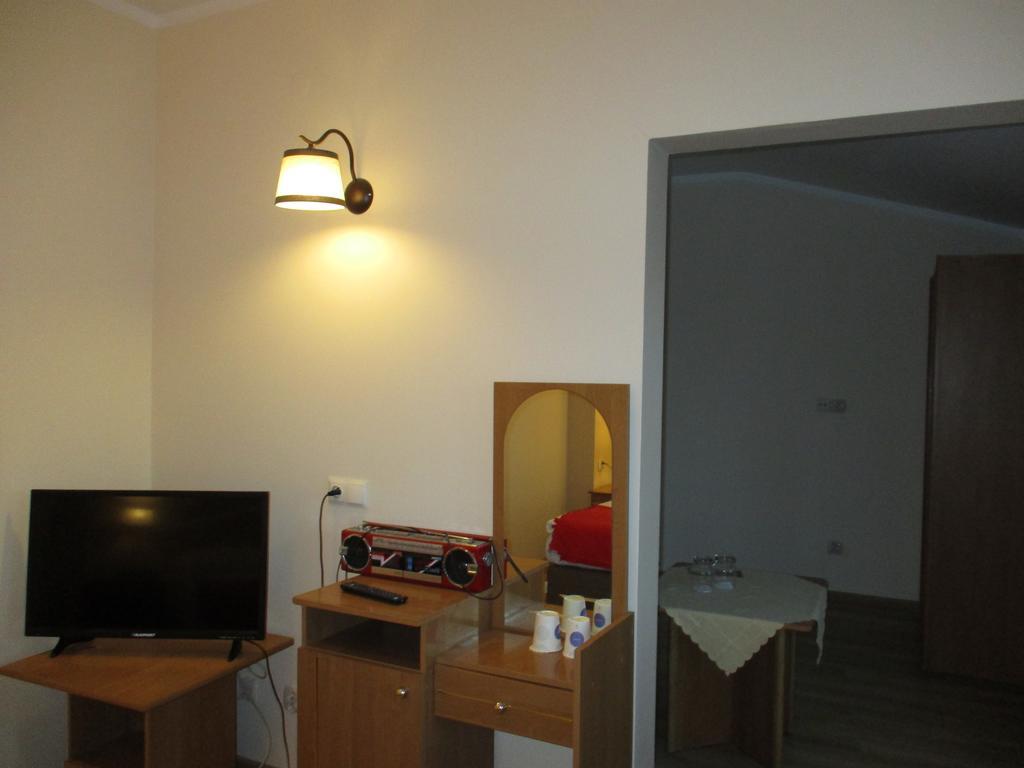 Hotel Pod Platanami Trzebnica Εξωτερικό φωτογραφία