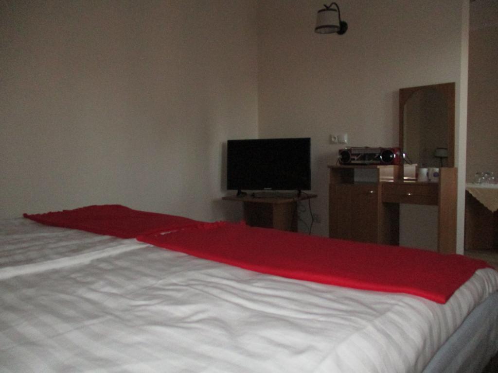 Hotel Pod Platanami Trzebnica Εξωτερικό φωτογραφία