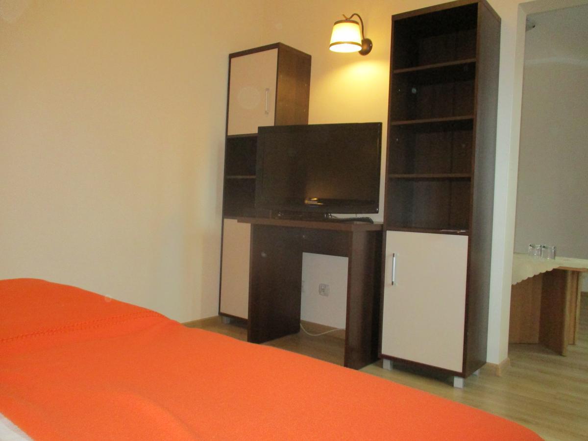 Hotel Pod Platanami Trzebnica Εξωτερικό φωτογραφία