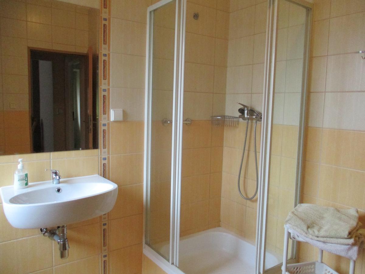 Hotel Pod Platanami Trzebnica Εξωτερικό φωτογραφία