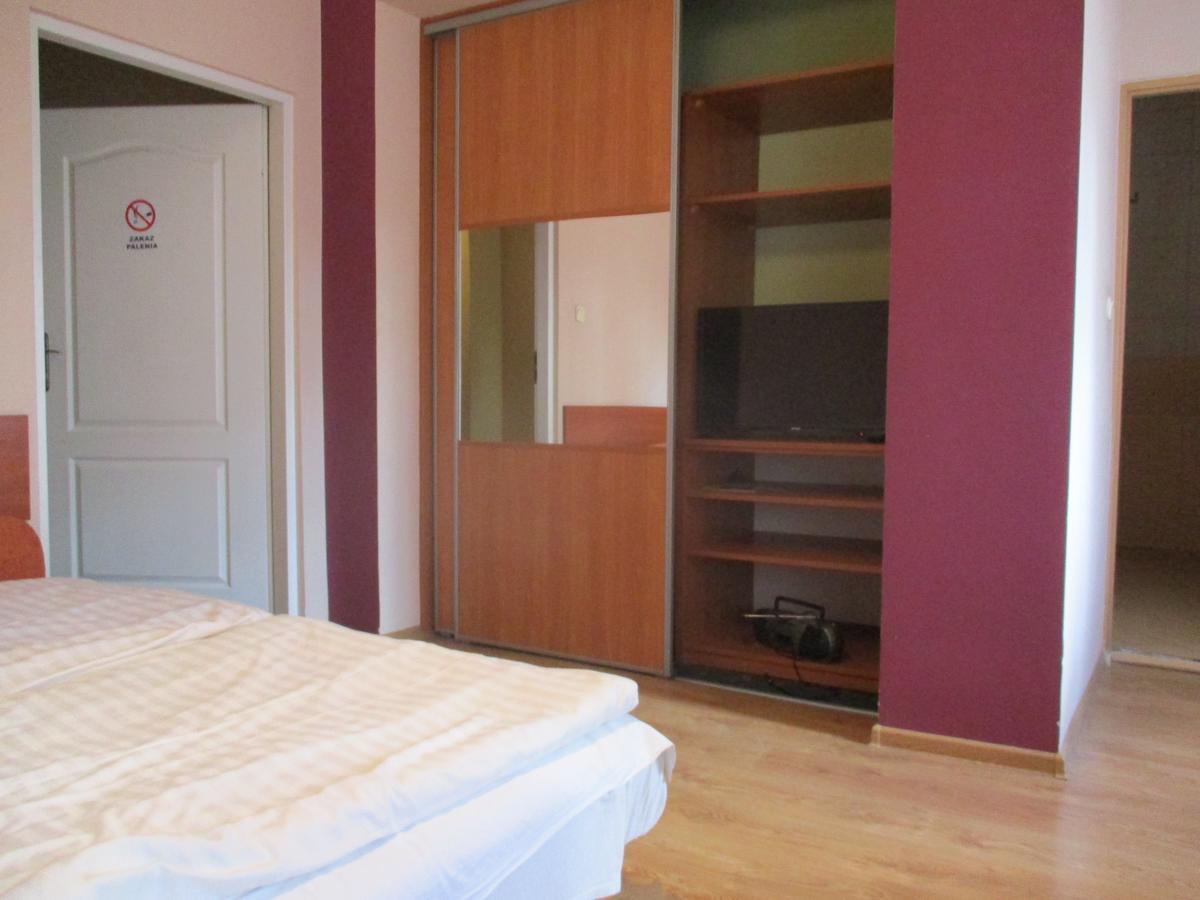 Hotel Pod Platanami Trzebnica Εξωτερικό φωτογραφία