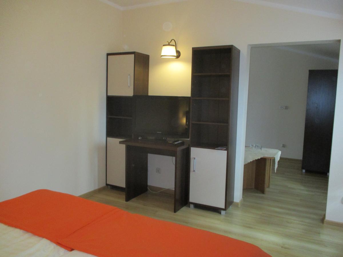 Hotel Pod Platanami Trzebnica Εξωτερικό φωτογραφία